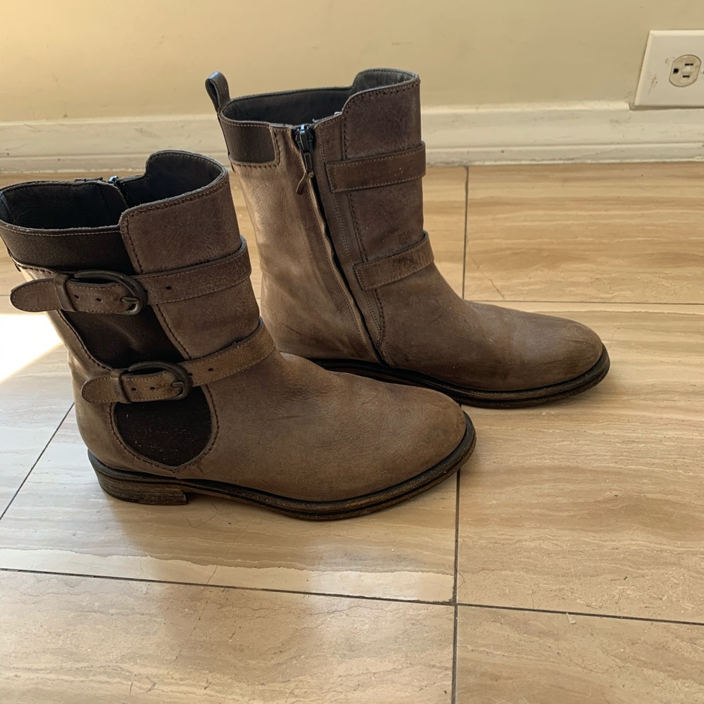 Henry Beguelin distressed brown boots